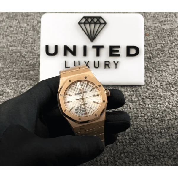 Audemars-Piguet-Royal-Oak-15400OR.OO_.1220OR.02-Replica-2.webp