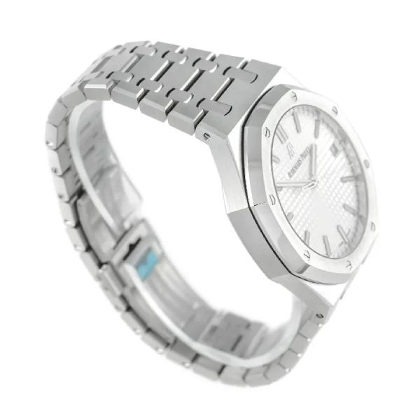 Audemars-Piguet-Royal-Oak-15510ST.OO_.1320ST.03-Silver-Dial2.webp