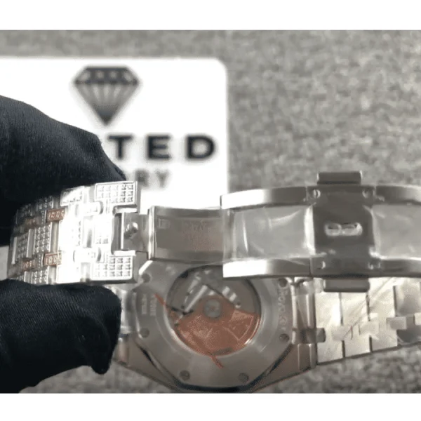 Audemars-Piguet-Royal-Oak-Selfwinding-15400SR.OO_.1220SR.01-Iced-Out-Replica-2.webp