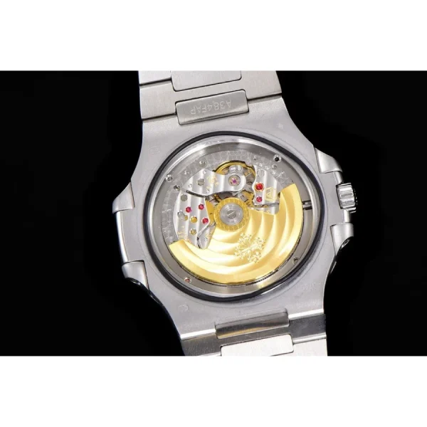 Emerald-Bezel-5711-Replica-3.webp