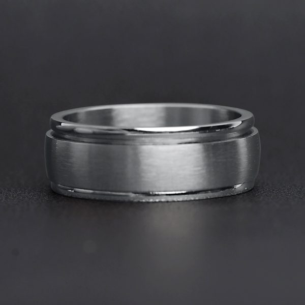 FNS003-HighlyPolishedStainlessSteelSpinnerRing_Black1_183decfa-ad8e-4a81-b2d8-94cdba5934d3.jpg