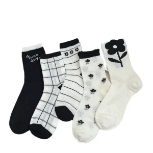 Summer Cotton Breathable Absorb-Sweat Cute Japan Black Plain Flowers Low MOQ Quarter Socks for Women