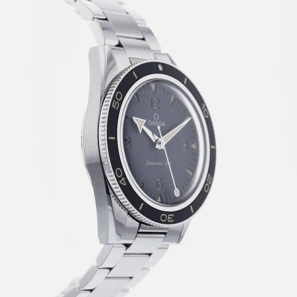 Omega-Seamaster-300-234.30.41.21.01.001-Seamaster-Steel-Replica-1.webp