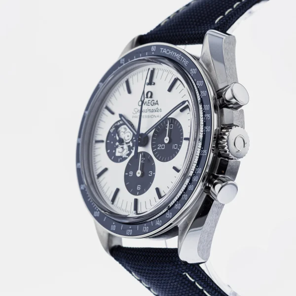 Omega-Speedmaster-Snoopy-Replica-6-reviews4.webp