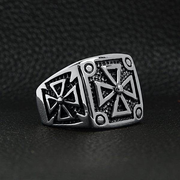 SCR1004-Polished-Maltese-Cross-Stainless-Steel-Ring-Lifestyle-Side_9a4e63a9-fc1c-4467-b12f-318cd301f593.jpg