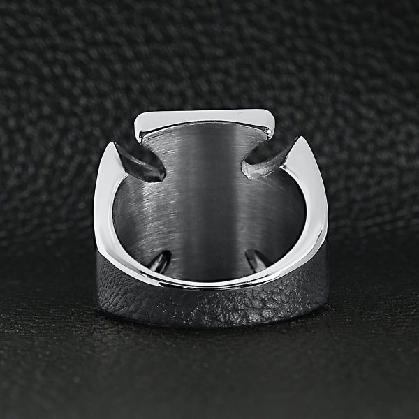 SCR2060-Polished-Skull-Maltese-Cross-Accent-Stainless-Steel-Ring-Lifestyle-Back_8474a044-9c90-4f0c-bd26-72f0f4beca13.jpg