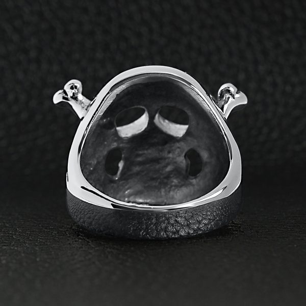 SCR3049-Skull-Crossbones-Stainless-Steel-Ring-Lifestyle-Back_a195fdfe-27f2-412e-9a56-d68b20d16865.jpg