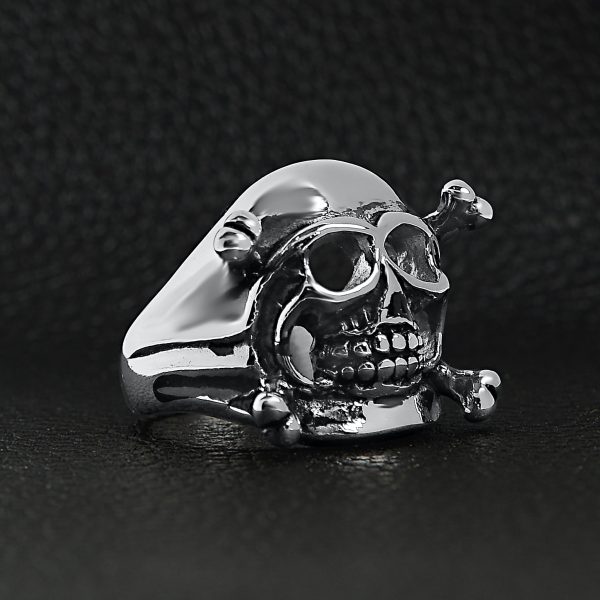 SCR3049-Skull-Crossbones-Stainless-Steel-Ring-Lifestyle-Side_e9c58aac-3e82-4c90-ba20-476ca1037e01.jpg
