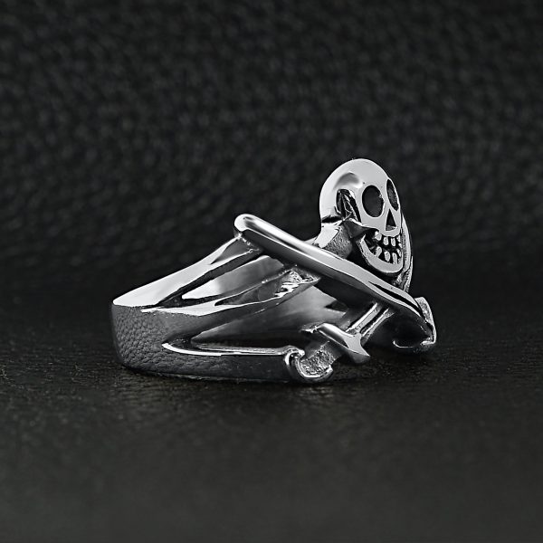 SCR4095-Skull-Crossed-Swords-Stainless-Steel-Ring-Lifestyle-Side_4c70f5d6-23e3-4eb0-abec-3bb501cbaa77.jpg