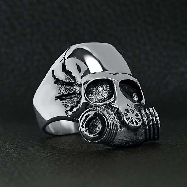 SCR4106-Detailed-Gas-Mask-Stainless-Steel-Ring-Lifestyle-Side_74190d33-a31d-4c96-b7c1-9cb49d109fc2.jpg