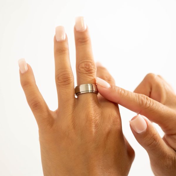 SRJ0004_STAINLESS-STEEL_SPINNER-RING_LIFESTYLE_1.jpg