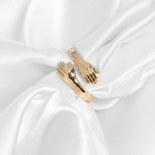 goldhugring_63a644fd-ba8b-4226-955a-65583950b645.jpg
