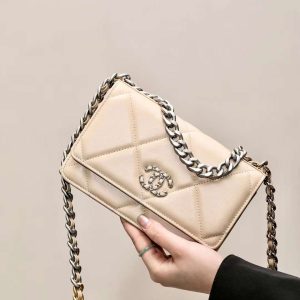 CHANEL classics 19 woc