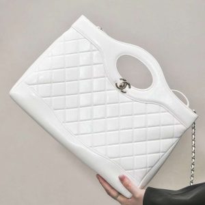 CHANEL 24S 31 shopping bag