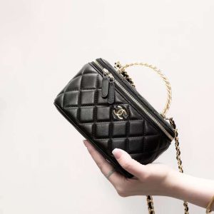 CHANEL clutch with chain