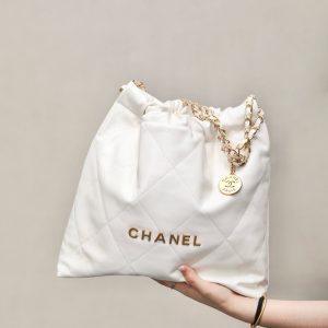 CHANEL 22 BAG