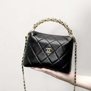 CHANEL POCHETTE AVEC CHAINE