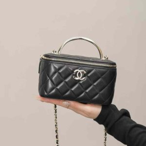 CHANEL 24K Chain box bag