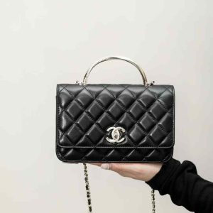 CHANEL Chain wallet